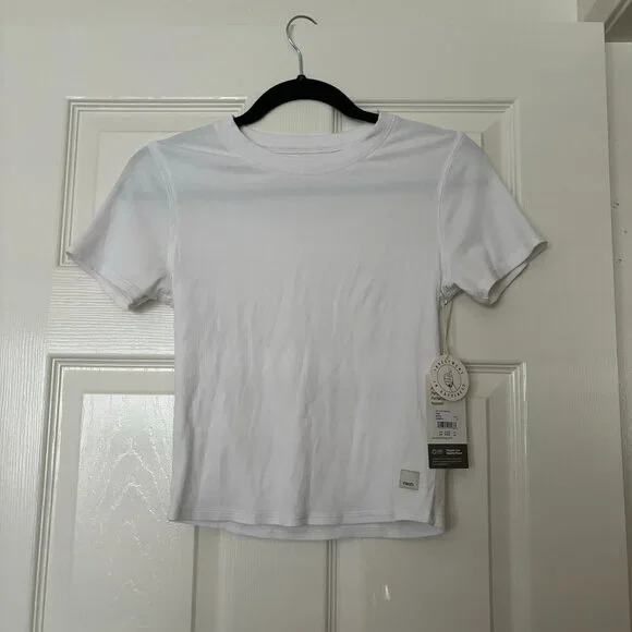 -NWT- VUORI POSE FITTED TEE IN WHT SZ S - Picture 3 of 4